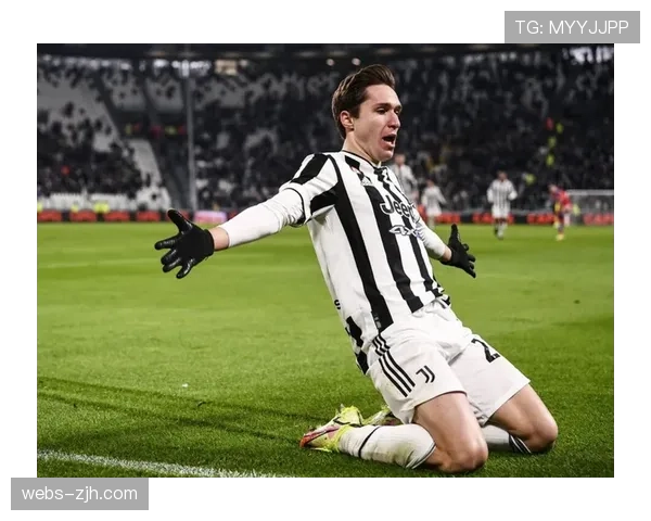 特写：训练场上，小基耶萨加练射门的身影