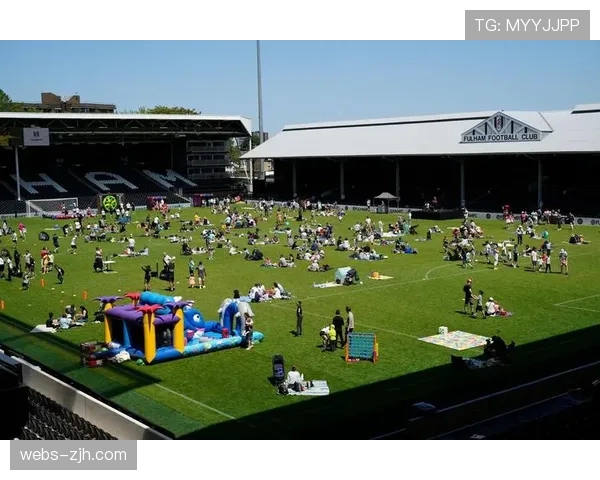 特写:富勒姆主场克拉文农场推出“沉默观赛区”,服务特殊需求球迷 特写:富勒姆主场克拉文农场推出“沉默观赛区”,服务特殊需求球迷